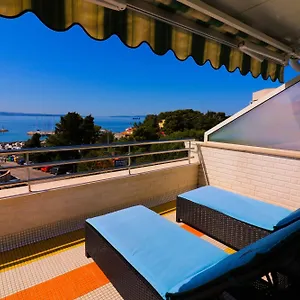 Appartement And Tudor, Split